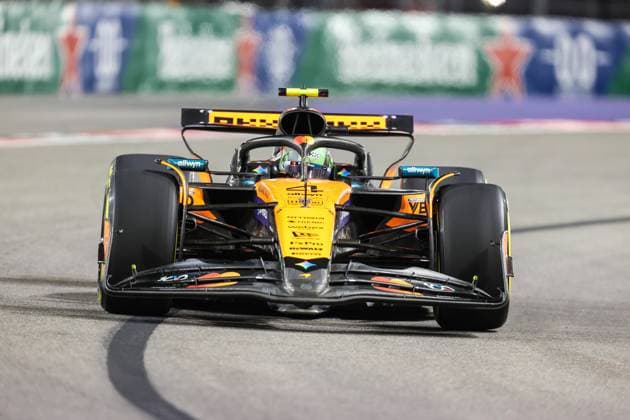 November 20, 2025: McLaren Formula 1 Team, Mercedes driver Lando Norris (4) drives during the first practice session one at the Formula 1 Heineken Las Vegas Grand Prix in Las Vegas, NV. CSM. Las Vegas United States of America - ZUMAc04_ 20251120_zma_c04_111 Copyright: xChristopherxTrimx