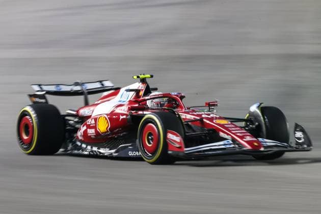 November 20, 2025: Scuderia Ferrari HP, Ferrari driver Lewis Hamilton (44) drives during the first practice session one at the Formula 1 Heineken Las Vegas Grand Prix in Las Vegas, NV. CSM. Las Vegas United States of America - ZUMAc04_ 20251120_zma_c04_115 Copyright: xChristopherxTrimx