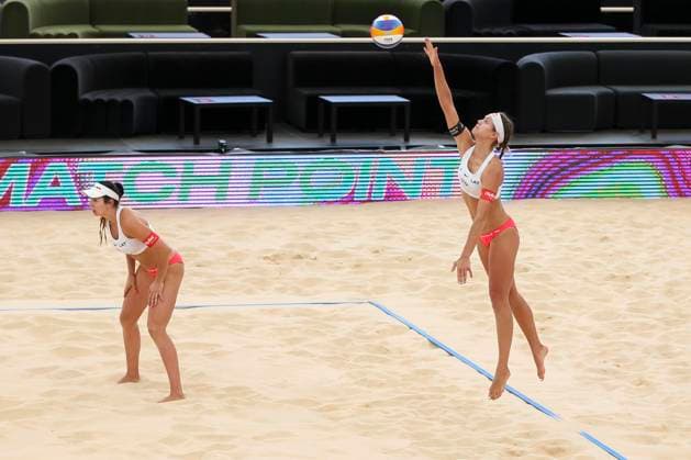 Beach volleyball, Beachvolleyball World Championship, WM, Weltmeisterschaft Tina Graudina and Anastasija Samoilova (LAT) v Molly Shaw and Kelly Cheng (USA) during Women™s Men™s Quarter Final match of the Beach Volleyball World Championships at The Drive in Adelaide, Friday, November 21, 2025. ( NO ARCHIVING, EDITORIAL USE ONLY ADELAIDE SOUTH AUSTRALIA AUSTRALIA  Copyright: xMATTxTURNERx 20251121151675338006
