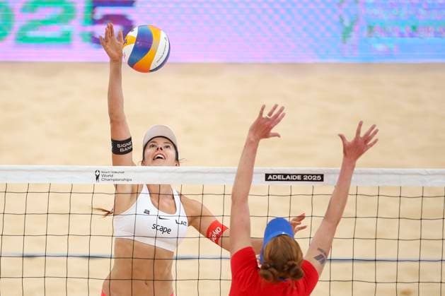 Beach volleyball, Beachvolleyball World Championship, WM, Weltmeisterschaft Tina Graudina and Anastasija Samoilova (LAT) v Molly Shaw and Kelly Cheng (USA) during Women™s Men™s Quarter Final match of the Beach Volleyball World Championships at The Drive in Adelaide, Friday, November 21, 2025. ( NO ARCHIVING, EDITORIAL USE ONLY ADELAIDE SOUTH AUSTRALIA AUSTRALIA  Copyright: xMATTxTURNERx 20251121176282391641