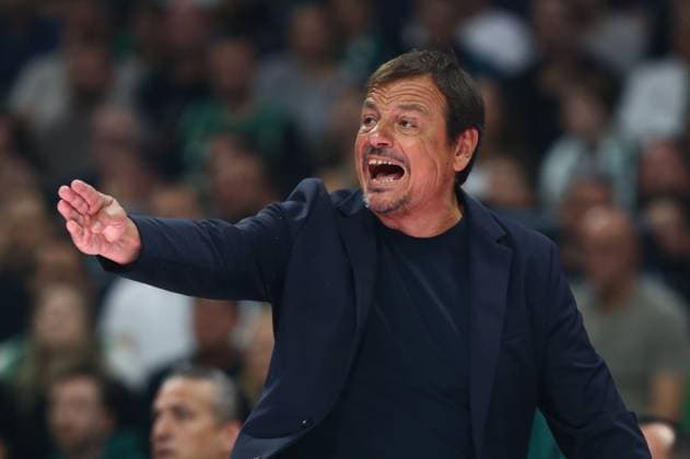 EuroLeague Basketball, Panathinaikos AKTOR Athens vs Dubai Basketball - Ergin Ataman, Head Coach of Panathinaikos AKTOR Athens in action during the Euroleague regular season basketball match between Panathinaikos AKTOR Athens and Dubai Basketball held at OAKA Altion in Athens, Grecee, 20 November 2025. ATHENS Greece Copyright: xOnexInchxProductionsx 6742022