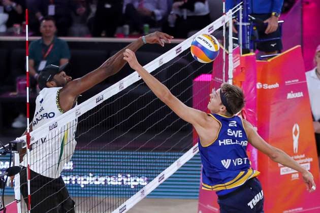 Beach volleyball, Beachvolleyball World Championship, WM, Weltmeisterschaft David Ahman and Jonatan Hellvig (SWE) v Evandro Goncalves Oliveira Junior and Arthur Diego Mariano Lanci (BRA) during the Men™s Quarter Final match of the Beach Volleyball World Championships at The Drive in Adelaide, Friday, November 21, 2025. ( NO ARCHIVING, EDITORIAL USE ONLY ADELAIDE SOUTH AUSTRALIA AUSTRALIA  Copyright: xMATTxTURNERx 20251121130996996786