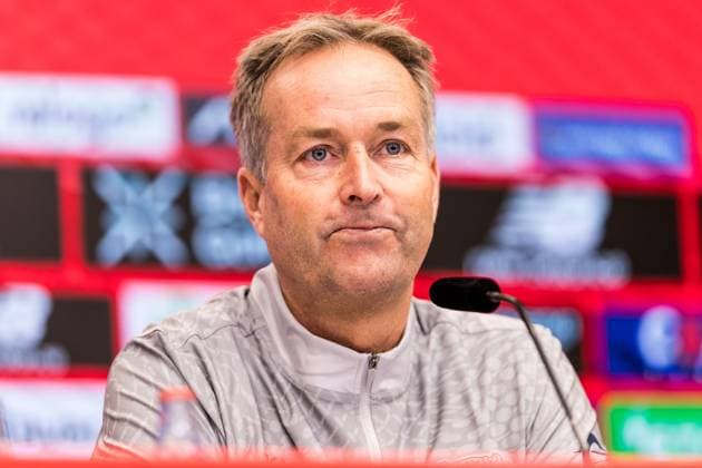 1. Fußball-Bundesliga: Pressekonferenz Bayer 04 Leverkusen; 21.11.2025 Kasper Hjulmand (Cheftrainer Bayer 04 Leverkusen) 1. Fußball Bundesliga: Pressekonferenz Bayer 04 Leverkusen vor dem Bundesligaspiel gegen den VfL Wolfsburg, Leverkusen, BayArena am 21.11.2025 Copyright: xBEAUTIFULxSPORTS Wunderlx