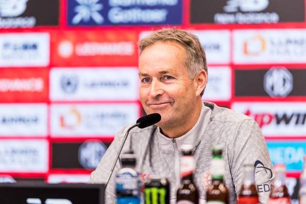 1. Fußball-Bundesliga: Pressekonferenz Bayer 04 Leverkusen; 21.11.2025 Kasper Hjulmand (Cheftrainer Bayer 04 Leverkusen) 1. Fußball Bundesliga: Pressekonferenz Bayer 04 Leverkusen vor dem Bundesligaspiel gegen den VfL Wolfsburg, Leverkusen, BayArena am 21.11.2025 Copyright: xBEAUTIFULxSPORTS Wunderlx