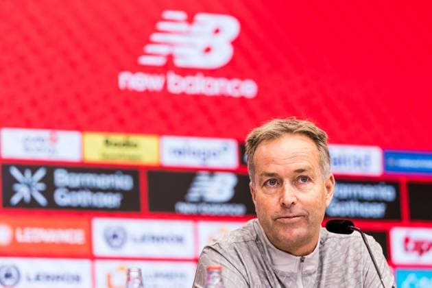 1. Fußball-Bundesliga: Pressekonferenz Bayer 04 Leverkusen; 21.11.2025 Kasper Hjulmand (Cheftrainer Bayer 04 Leverkusen) 1. Fußball Bundesliga: Pressekonferenz Bayer 04 Leverkusen vor dem Bundesligaspiel gegen den VfL Wolfsburg, Leverkusen, BayArena am 21.11.2025 Copyright: xBEAUTIFULxSPORTS Wunderlx