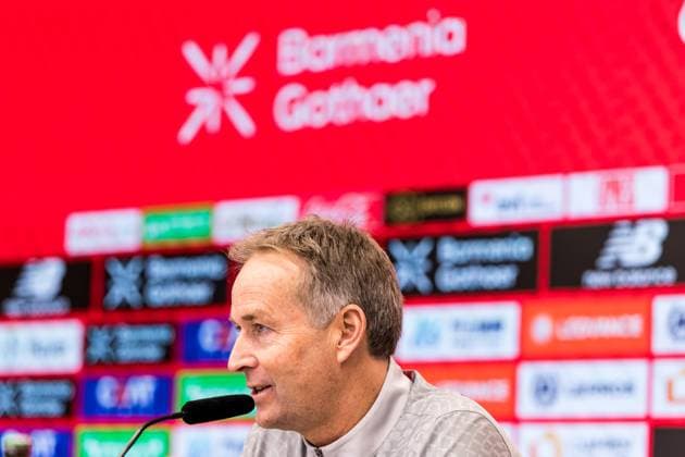 1. Fußball-Bundesliga: Pressekonferenz Bayer 04 Leverkusen; 21.11.2025 Kasper Hjulmand (Cheftrainer Bayer 04 Leverkusen) 1. Fußball Bundesliga: Pressekonferenz Bayer 04 Leverkusen vor dem Bundesligaspiel gegen den VfL Wolfsburg, Leverkusen, BayArena am 21.11.2025 Copyright: xBEAUTIFULxSPORTS Wunderlx