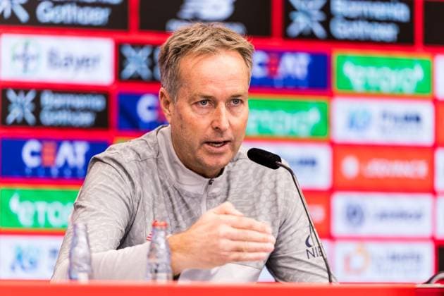 1. Fußball-Bundesliga: Pressekonferenz Bayer 04 Leverkusen; 21.11.2025 Kasper Hjulmand (Cheftrainer Bayer 04 Leverkusen) 1. Fußball Bundesliga: Pressekonferenz Bayer 04 Leverkusen vor dem Bundesligaspiel gegen den VfL Wolfsburg, Leverkusen, BayArena am 21.11.2025 Copyright: xBEAUTIFULxSPORTS Wunderlx
