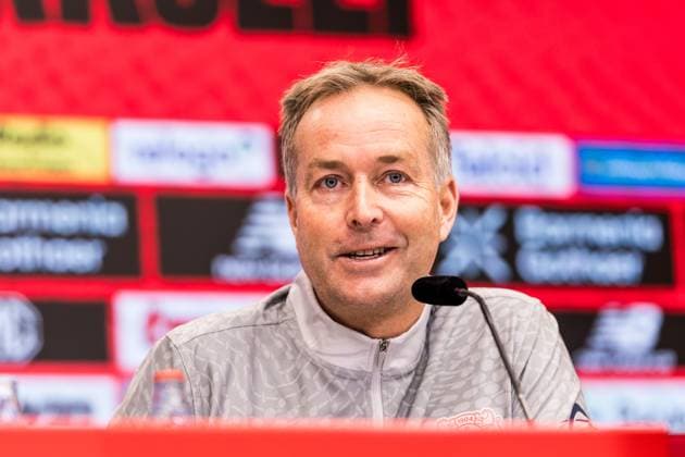 1. Fußball-Bundesliga: Pressekonferenz Bayer 04 Leverkusen; 21.11.2025 Kasper Hjulmand (Cheftrainer Bayer 04 Leverkusen) 1. Fußball Bundesliga: Pressekonferenz Bayer 04 Leverkusen vor dem Bundesligaspiel gegen den VfL Wolfsburg, Leverkusen, BayArena am 21.11.2025 Copyright: xBEAUTIFULxSPORTS Wunderlx
