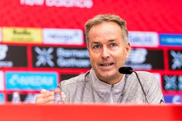 1. Fußball-Bundesliga: Pressekonferenz Bayer 04 Leverkusen; 21.11.2025 Kasper Hjulmand (Cheftrainer Bayer 04 Leverkusen) 1. Fußball Bundesliga: Pressekonferenz Bayer 04 Leverkusen vor dem Bundesligaspiel gegen den VfL Wolfsburg, Leverkusen, BayArena am 21.11.2025 Copyright: xBEAUTIFULxSPORTS Wunderlx