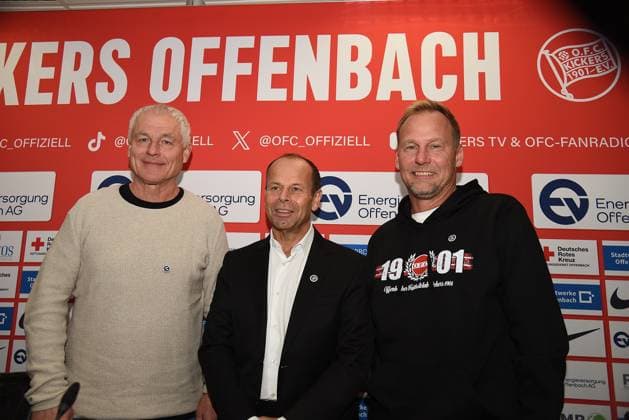 21.11.2025 xphx Offenbach am Main, Sparda-Bank-Hessen Stadion - Stadion Bieberer Berg Regionalliga Saison 2025 2026 Kickers Offenbach (OFC) - stellt Martin Pieckenhagen als neuen Sportgeschäftsführer vor Bild zeigt: Hans-Jürgen Boysen Aufsichtsrat OFC OFC-Präsident Joachim Wagner Martin Pieckenhagen Sportgeschäftsführer OFC