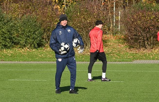 21.11.2025 xphx Offenbach am Main, Sparda-Bank-Hessen Stadion - Stadion Bieberer Berg Regionalliga Saison 2025 2026 Kickers Offenbach (OFC) - Training Torwarttrainer Rene Keffel (OFC)