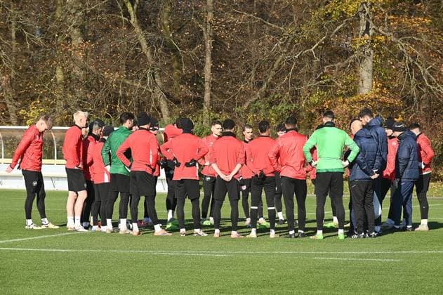 21.11.2025 xphx Offenbach am Main, Sparda-Bank-Hessen Stadion - Stadion Bieberer Berg Regionalliga Saison 2025 2026 Kickers Offenbach (OFC) - Training Mannschaftsbesprechung