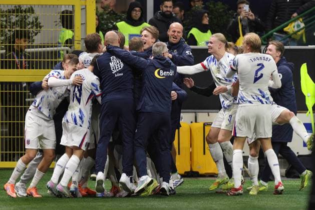 Italy vs Norway - UEFA World Cup 2026 Qualifiers Italy, Milan, 2025 11 16: Jorgen Strand Larsen (Norway) scores and celebrates the 4-1 goal at 90+3 during soccer game Italy vs Norway, Uefa World Cup 2026 Qualifiers - Europe Group I at San Siro stadium Italy, Milan, 2025 11 16: Italy vs Norway, Uefa World Cup 2026 Europe Qualifiers, Group I - MD 10 at San Siro Stadium. Milan Italy Copyright: FabrizioxAndreaxBertani