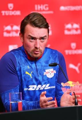 RB Leipzig - Trainer PK Leipzig, 21.11.2025, RBL Fussball-Akademie, Fußball Bundesliga , RB Leipzig Frauen - Pressekonferenz , Im Bild: Cheftrainer Jonas Stephan (Bundesliga Frauen). ,