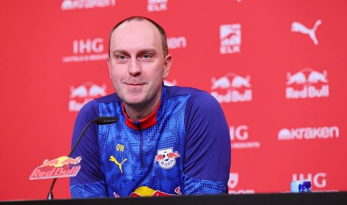 RB Leipzig - Trainer PK Leipzig, 21.11.2025, RBL Fussball-Akademie, Fußball Bundesliga , RB Leipzig - Pressekonferenz , Im Bild: Cheftrainer Ole Werner (RB Leipzig, Männer) ,