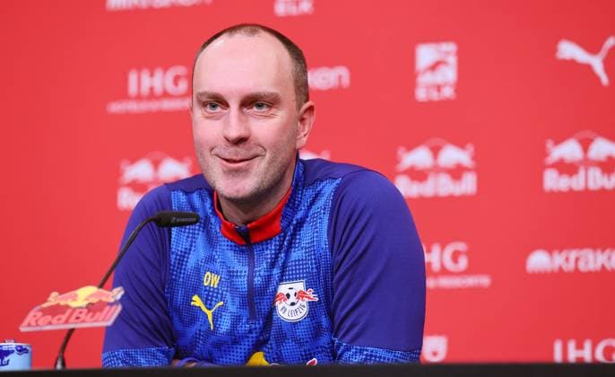 RB Leipzig - Trainer PK Leipzig, 21.11.2025, RBL Fussball-Akademie, Fußball Bundesliga , RB Leipzig - Pressekonferenz , Im Bild: Cheftrainer Ole Werner (RB Leipzig, Männer) ,