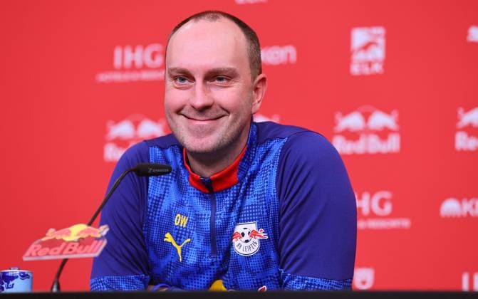 RB Leipzig - Trainer PK Leipzig, 21.11.2025, RBL Fussball-Akademie, Fußball Bundesliga , RB Leipzig - Pressekonferenz , Im Bild: Cheftrainer Ole Werner (RB Leipzig, Männer) ,