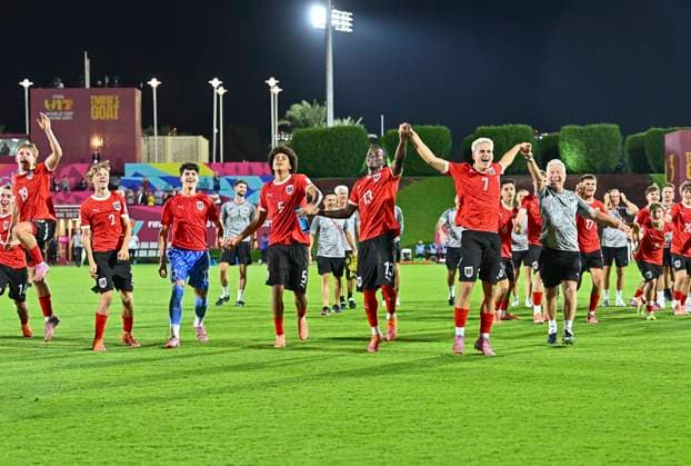 Austria v Japan : Quarter-final- FIFA U-17 World Cup Qatar 2025 Austria players celebrate victory after the FIFA U-17 World Cup Qatar 2025 Quarter-final match between Austria and Japan in Doha, Qatar, on November 21, 2025. DOHA Qatar Copyright: xNOUSHADxTHEKKAYILx
