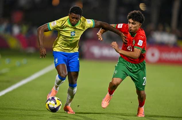 Morocco v Brazil : Quarter-final- FIFA U-17 World Cup Qatar 2025 Ruan Pablo of Brazil and Ismail El Aoud of Morocco in action during the FIFA U-17 World Cup Qatar 2025 Quarter-final match between Morocco and Brazil in Doha, Qatar, on November 21, 2025. DOHA Qatar Copyright: xNOUSHADxTHEKKAYILx