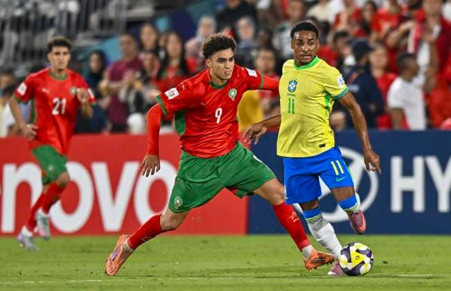 Morocco v Brazil : Quarter-final- FIFA U-17 World Cup Qatar 2025 Kayke of Brazil and Ziyad Baha of Morocco in action during the FIFA U-17 World Cup Qatar 2025 Quarter-final match between Morocco and Brazil in Doha, Qatar, on November 21, 2025. DOHA Qatar Copyright: xNOUSHADxTHEKKAYILx