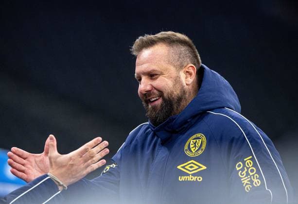 Fussball, Herren, Saison 2025 2026, 2. Bundesliga (13. Spieltag), Hertha BSC - Eintracht Braunschweig, Trainer Heiner Backhaus (Braunschweig), 21.11. 2025,