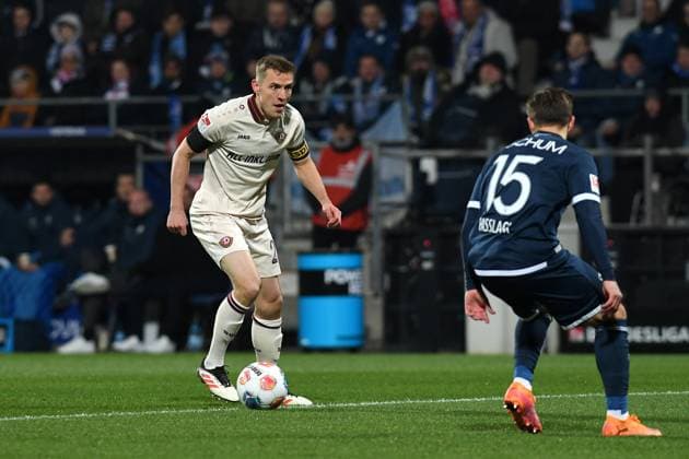 Niklas Hauptmann (Dynamo Dresden) in Aktion, am Ball, Einzelaktion waehrend des Spiels der 2. Bundesliga zwischen VfL Bochum und Dynamo Dresden, Vonovia Ruhrstadion am 21. November 2025 in Bochum, Deutschland. (Foto von Ralf Treese DeFodi Images) +++ Niklas Hauptmann (Dynamo Dresden) controls the ball during the 2. Bundesliga match between VfL Bochum and Dynamo Dresden at Vonovia Ruhrstadion on November 21, 2025 in Bochum, Germany. (Photo by Ralf Treese DeFodi Images) (Photo by Ralf Treese DeFodi Images)