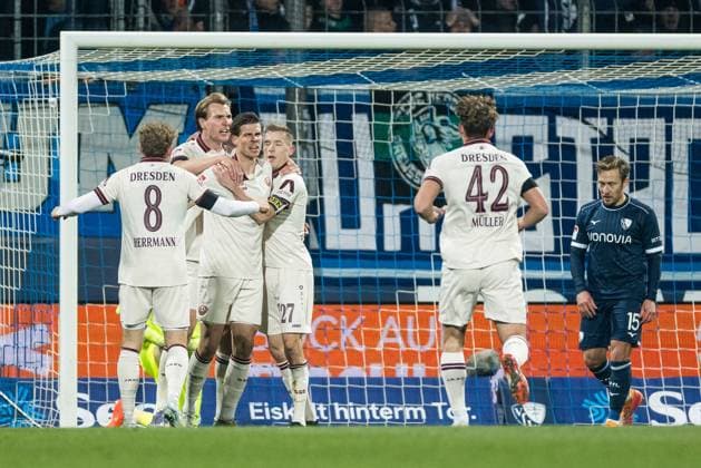 2. Fussball Bundesliga, VfL Bochum - Dynamo Dresden; 21.11.2025 Jubel zum 0:1 durch Alexander Rossipal (Dynamo Dresden, 19), Tor, Torjubel 2. Fussball Bundesliga, VfL Bochum - Dynamo Dresden, Bochum, VONONVIA Ruhrstadion, 21.11.2025 DFL REGULATIONS PROHIBIT ANY USE OF PHOTOGRAPHS AS IMAGE SEQUENCES AND OR QUASI-VIDEO.