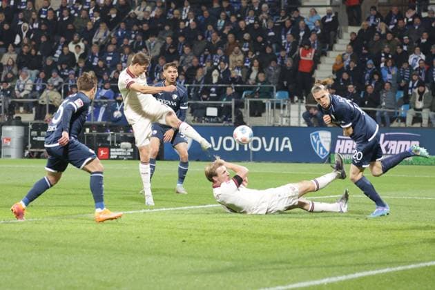 21.11.2025, xgrfx, Fussball 2.Bundesliga, VfL Bochum - Dynamo Dresden v.l. Tor, Alexander Rossipal (Dynamo Dresden) (DFL DFB REGULATIONS PROHIBIT ANY USE OF PHOTOGRAPHS as IMAGE SEQUENCES and or QUASI-VIDEO) Bochum
