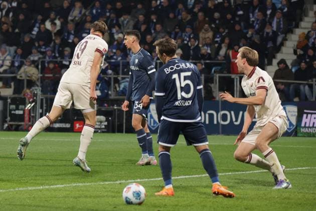 21.11.2025, xgrfx, Fussball 2.Bundesliga, VfL Bochum - Dynamo Dresden v.l. Tor, Alexander Rossipal (Dynamo Dresden) (DFL DFB REGULATIONS PROHIBIT ANY USE OF PHOTOGRAPHS as IMAGE SEQUENCES and or QUASI-VIDEO) Bochum
