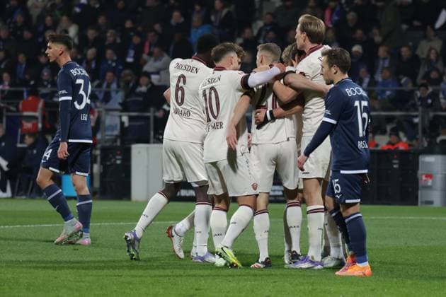 21.11.2025, xgrfx, Fussball 2.Bundesliga, VfL Bochum - Dynamo Dresden v.l. Tor, Alexander Rossipal (Dynamo Dresden) (DFL DFB REGULATIONS PROHIBIT ANY USE OF PHOTOGRAPHS as IMAGE SEQUENCES and or QUASI-VIDEO) Bochum