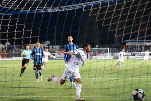 21.11.2025, xrekx, Fussball Regionalliga Suedwest, Eintracht Trier - TSV Steinbach Haiger v.l. Torjubel nach dem Tor zum celebrating the goal celebrate 0:1 durch Michael Guthörl Guthoerl(TSV Steinbach Haiger) (DFL DFB REGULATIONS PROHIBIT ANY USE OF PHOTOGRAPHS as IMAGE SEQUENCES and or QUASI-VIDEO) Trier