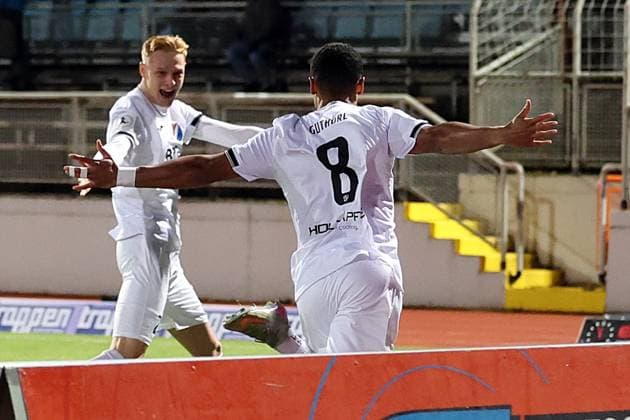 21.11.2025, xrekx, Fussball Regionalliga Suedwest, Eintracht Trier - TSV Steinbach Haiger v.l. Torjubel nach dem Tor zum celebrating the goal celebrate 0:1 durch Michael Guthörl Guthoerl(TSV Steinbach Haiger) mit Jakob Pfahl (TSV Steinbach Haiger) (DFL DFB REGULATIONS PROHIBIT ANY USE OF PHOTOGRAPHS as IMAGE SEQUENCES and or QUASI-VIDEO) Trier