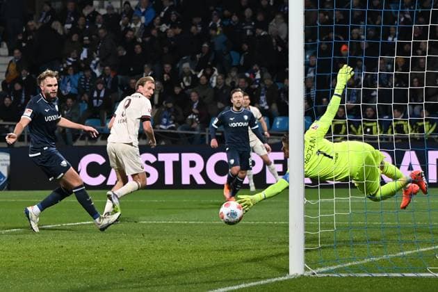 Vincent Vermeij (Dynamo Dresden) Tor zum 0:2 waehrend des Spiels der 2. Bundesliga zwischen VfL Bochum und Dynamo Dresden, Vonovia Ruhrstadion am 21. November 2025 in Bochum, Deutschland. (Foto von Ralf Treese DeFodi Images) +++ Vincent Vermeij (Dynamo Dresden) scores his team™s second goal during the 2. Bundesliga match between VfL Bochum and Dynamo Dresden at Vonovia Ruhrstadion on November 21, 2025 in Bochum, Germany. (Photo by Ralf Treese DeFodi Images) (Photo by Ralf Treese DeFodi Images)