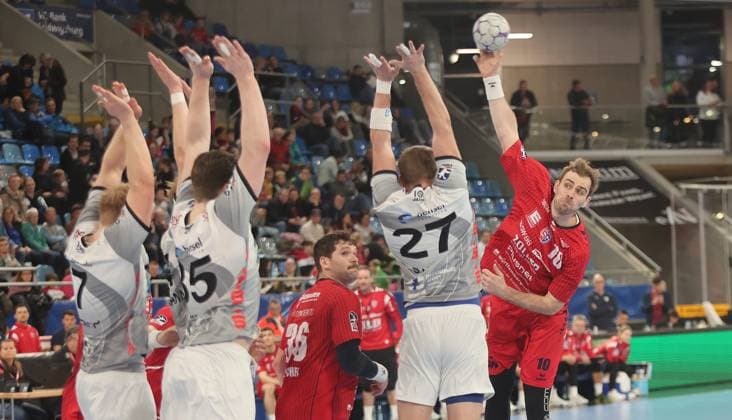 Bietigheim , Handball 2. Bundesliga SG BBM Bietigheim vs. TV Grosswallstadt , rechts: Tom Wolf ( BBM )