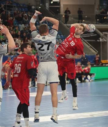Bietigheim , Handball 2. Bundesliga SG BBM Bietigheim vs. TV Grosswallstadt , rechts: Tom Wolf ( BBM )