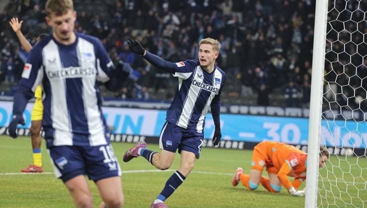 Marten Winkler jubelt nach 1:0 Freude Emotion Jubel Fußball Fussball DFL 2.Bundesliga Herren 13. Spieltag Saison 2025 2026 21.11.2025 Hertha BSC Berlin vs. Eintracht Braunschweig BTSV DFL regulations prohibit any use of photographs as image sequences and or quasi-video