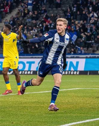 Fussball, Herren, Saison 2025 2026, 2. Bundesliga (13. Spieltag), Hertha BSC - Eintracht Braunschweig, Marten Winkler (Hertha BSC), Jubel nach Tor zum 1:0, 21.11. 2025,