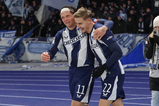 21.11.2025, xtgx, Fussball 2. Bundesliga, Hertha BSC Berlin - Eintracht Braunschweig emspor, v.l. Fabian Reese (Hertha, 11), Marten Winkler (Hertha, 22) Jubel, Torjubel, jubelt ueber das Tor, celebrate the goal, celebration (DFL DFB REGULATIONS PROHIBIT ANY USE OF PHOTOGRAPHS as IMAGE SEQUENCES and or QUASI-VIDEO) Berlin