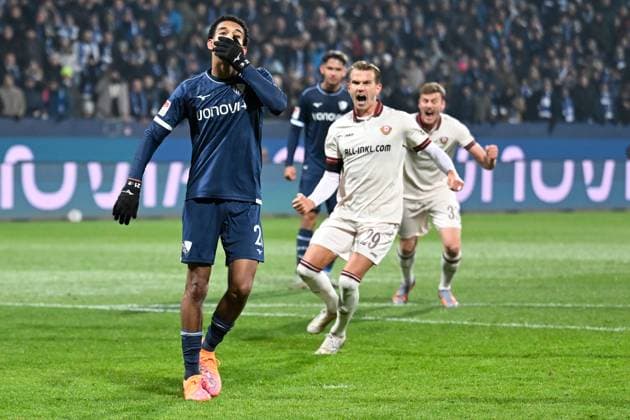 Bochum, Vonovia Ruhrstadion, 21.11.25, GER, Herren, 2.Bundesliga, Saison 2025-2026, VfL Bochum - SG Dynamo Dresden Bild: Francis ONYEKA (Bochum) verschiesst Elfmeter DFL regulations prohibit any use of photographs as image sequences and or quasi-video. NRW Deutschland