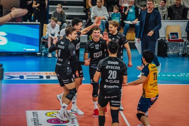 Volleyball Herren Saison 2025 2026 Volleyball Bundesliga Hauptrunde SWD powervolleys Düren vs. SVG Lüneburg 21.11.2025 Die Mannschaft der SVG Lüneburg jubelt