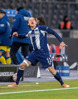 Fussball, Herren, Saison 2025 2026, 2. Bundesliga (13. Spieltag), Hertha BSC - Eintracht Braunschweig, Fabian Reese (Hertha BSC), Jubel nach Abpfiff, 21.11. 2025,