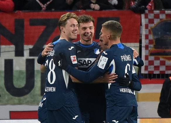 21.11.2025, xhbx, Fussball 1.Bundesliga, FSV Mainz 05 - TSG Hoffenheim v.l. Torjubel, Goal celebration, celebrate the goal 0:1 duruch Fisnik Asllani (TSG 1899 Hoffenheim) (DFL DFB REGULATIONS PROHIBIT ANY USE OF PHOTOGRAPHS as IMAGE SEQUENCES and or QUASI-VIDEO) Mainz