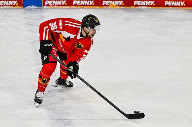 GER, Deutschland Cup 2025, Deutschland (GER) vs Slowakei (SVK) 09.11.2025, VR-Bank Landshut Arena, Landshut, GER, Deutschland Cup 2025, Deutschland (GER) vs Slowakei (SVK), im Bild Fabio Wagner (GER, 38) *** GER, Germany Cup 2025, Germany GER vs Slovakia SVK 09 11 2025, VR Bank Landshut Arena, Landshut, GER, Germany Cup 2025, Germany GER vs Slovakia SVK , pictured Fabio Wagner GER, 38 nordphotoxGmbHx xHafner nph00200