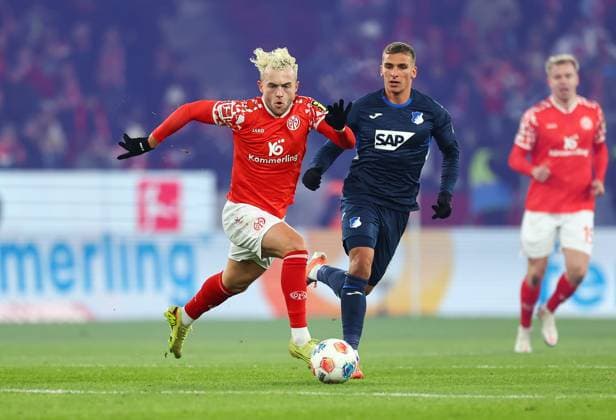 21.11.2025, Fussball Bundesliga, 1. FSV Mainz 05 - TSG 1899 Hoffenheim, emonline, emspor, v.l., Benedict Hollerbach (FSV Mainz 05), Grischa Prömel (TSG 1899 Hoffenheim) DFL DFB REGULATIONS PROHIBIT ANY USE OF PHOTOGRAPHS AS IMAGE SEQUENCES AND OR QUASI-VIDEO. xdcx Copyright: HMBxMedia Claus