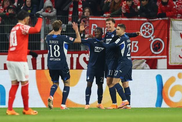 21.11.2025, Fussball Bundesliga, 1. FSV Mainz 05 - TSG 1899 Hoffenheim, emonline, emspor, v.l., Torjubel zum 0:1 durch Fisnik Asllani (TSG 1899 Hoffenheim), Goal celebration, celebrate the goal DFL DFB REGULATIONS PROHIBIT ANY USE OF PHOTOGRAPHS AS IMAGE SEQUENCES AND OR QUASI-VIDEO. xdcx Copyright: HMBxMedia Claus