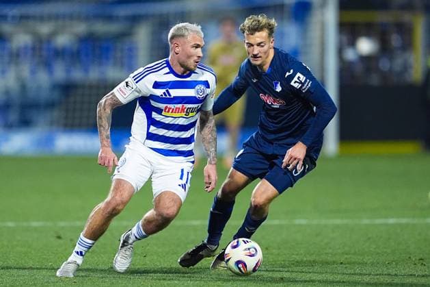 21.11.2025, xydrx, Fußball, 3.Liga, TSG 1899 Hoffenheim II - MSV Duisburg, Saison 2025 2026, Dietmar-Hopp-Stadion: Maximilian Dittgen (MSV Duisburg 11) im Zweikampf gegen Yannick Luehrs (TSG 1899 Hoffenheim II 49) DFB regulations prohibit any use of photographs as image sequences and or quasi-video. Nordrhein-Westfahlen Deutschland