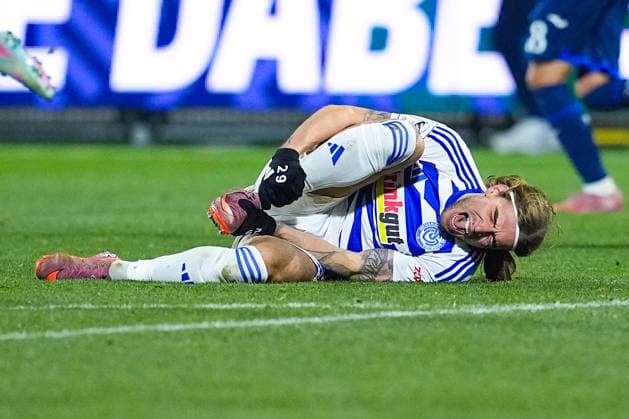 21.11.2025, xydrx, Fußball, 3.Liga, TSG 1899 Hoffenheim II - MSV Duisburg, Saison 2025 2026, Dietmar-Hopp-Stadion: Joshua Bitter (MSV Duisburg 29) liegt mit schmerzverzehrtem Gesicht am Boden DFB regulations prohibit any use of photographs as image sequences and or quasi-video. Nordrhein-Westfahlen Deutschland
