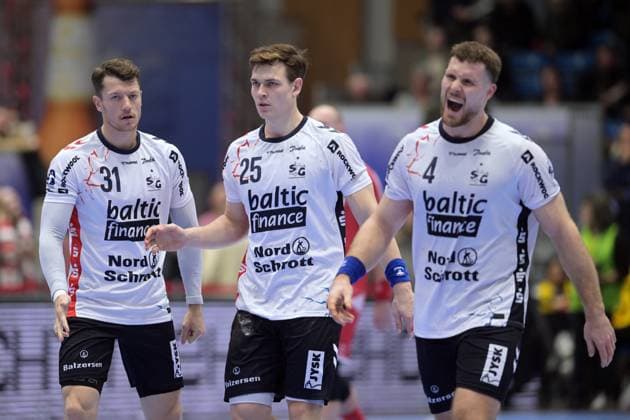 Jubel, Freude bei Emil Manfeldt Jakobsen (SG Flensburg-Handewitt 31), Lukas Lindhard Joergensen (SG Flensburg-Handewitt 25), Johannes Golla (SG Flensburg-Handewitt 4) (L-R) , GER, MT Melsungen - SG Flensburg-Handewitt, Handball, 1. Bundesliga, 13. Spieltag, Saison 2025 2026, 21.11.2025, GER, MT Melsungen - SG Flensburg-Handewitt, Handball, 1. Bundesliga, 13. Spieltag, Saison 2025 2026, 21.11.2025 Kassel Copyright: xEibner-Pressefotox xRolandxSippex EP_RSL