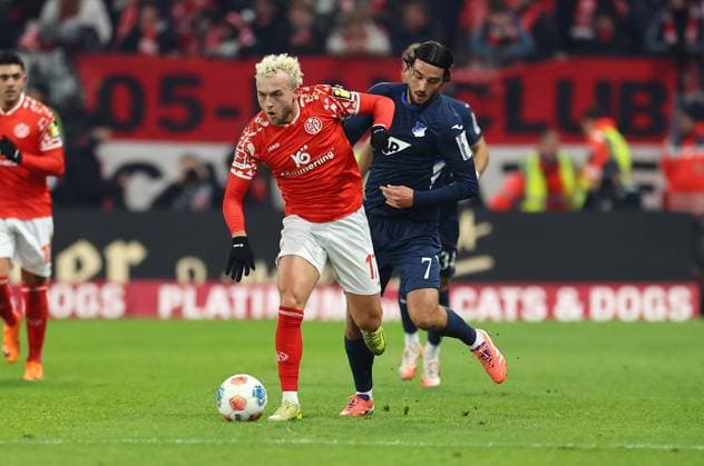 21.11.2025, Fussball Bundesliga, 1. FSV Mainz 05 - TSG 1899 Hoffenheim, emonline, emspor, v.l., Benedict Hollerbach (FSV Mainz 05), Leon Avdullahu (TSG 1899 Hoffenheim) DFL DFB REGULATIONS PROHIBIT ANY USE OF PHOTOGRAPHS AS IMAGE SEQUENCES AND OR QUASI-VIDEO. xdcx Copyright: HMBxMedia Claus
