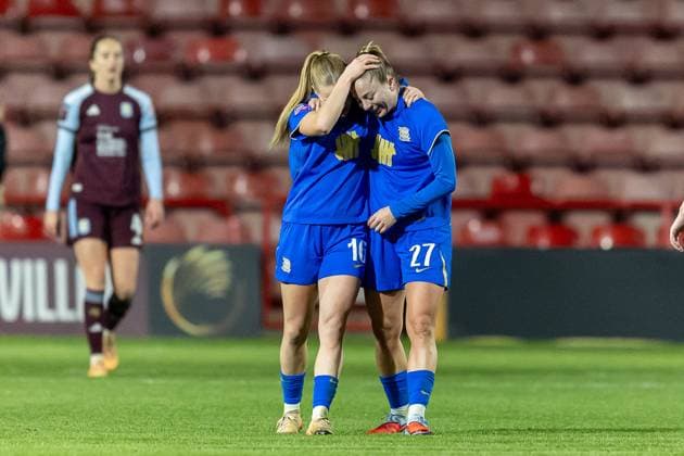 Aston Villa Women v Birmingham City Women Subway Women s League Cup 21 11 2025. GOAL scores 2-0 Birmingham City Women midfielder Veatriki Sarri (27) scores and celebrates with team mates during the Subway Women s League Cup match between Aston Villa Women and Birmingham City Women at the Banks s Stadium, Walsall, England on 21 November 2025. Editorial use only DataCo restrictions apply See www.football-dataco.com , Copyright: xManjitxNarotrax PSI-23233-0032